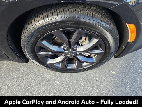 Used 2019 Chrysler Pacifica Touring-L Plus w/ Advanced Safetytec Group FWD image 12