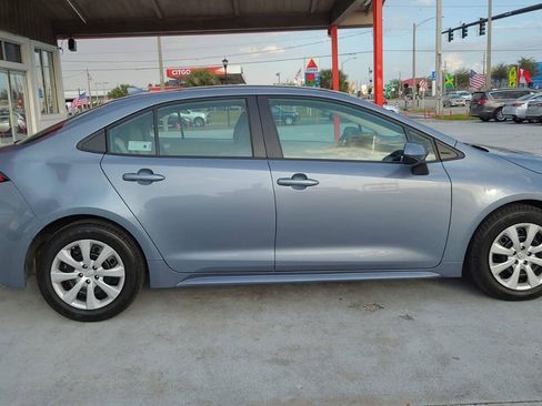 Used 2021 Toyota Corolla LE FWD image 5