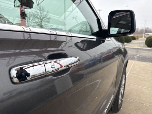 Used 2015 Jeep Grand Cherokee Limited w/ Luxury Group II image 27