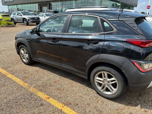 Used 2022 Hyundai Kona SE FWD image 3