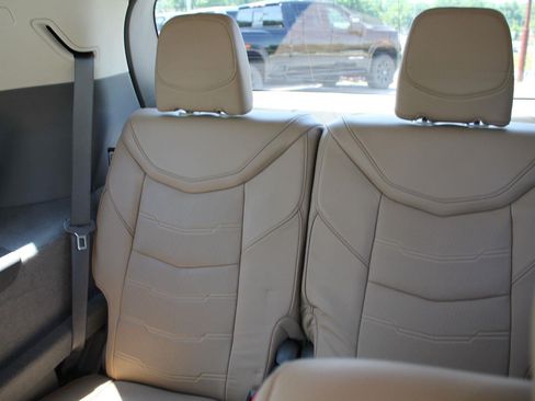 Used 2022 Cadillac XT6 Premium Luxury w/ Technology Package FWD image 29