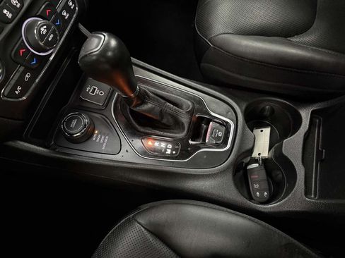 Used 2020 Jeep Cherokee Limited AWD/4WD image 21