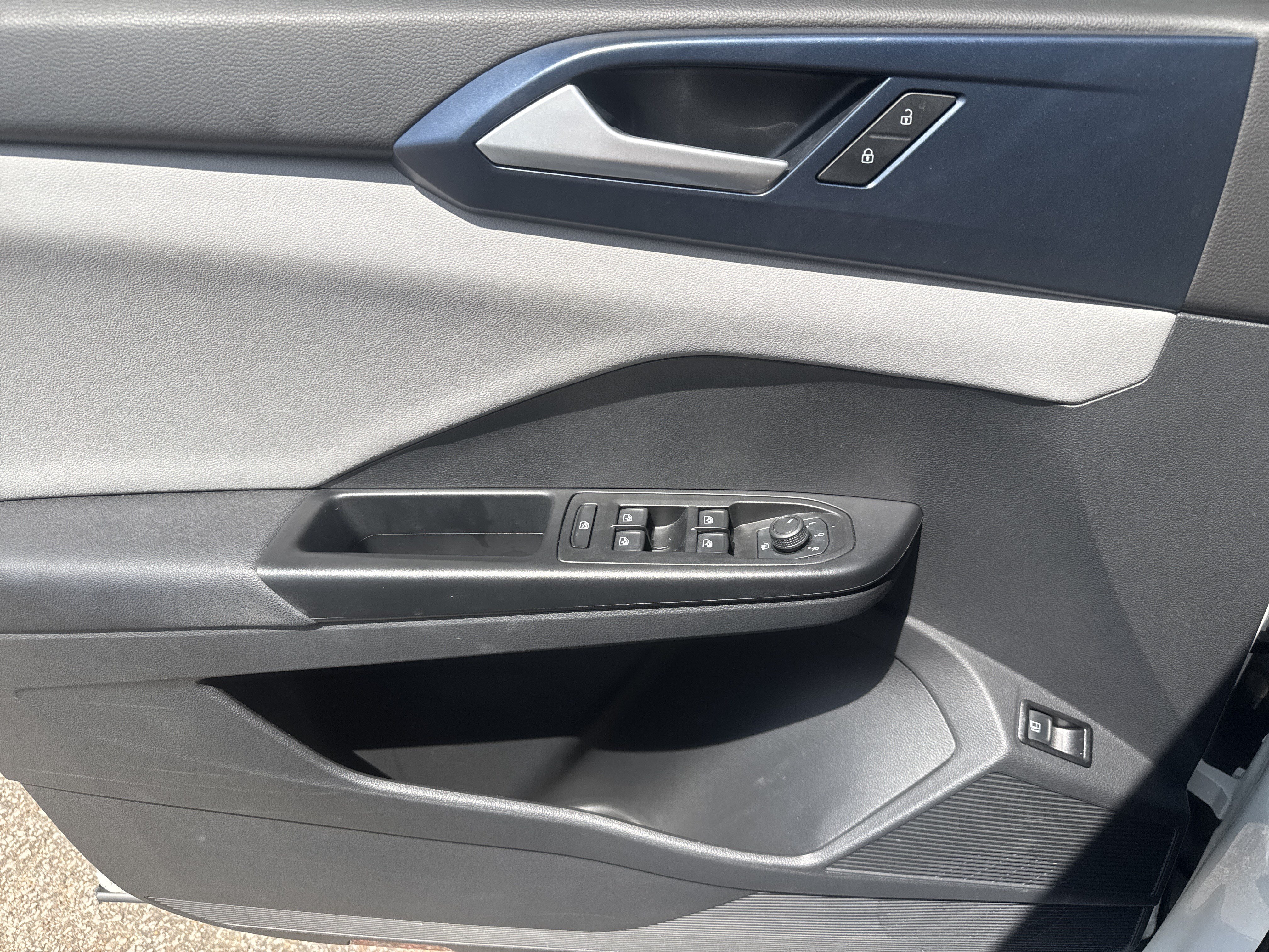 Certified 2023 Volkswagen Taos SE FWD image 9