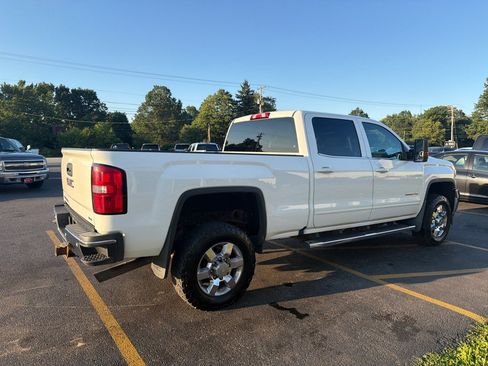 Used 2017 GMC Sierra 2500 SLE w/ SLE Fleet Preferred Package AWD/4WD image 6