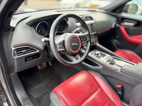 Used 2018 Jaguar F-PACE R-Sport image 14