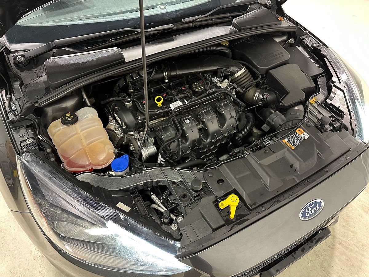 Used 2016 Ford Focus ST FWD image 3
