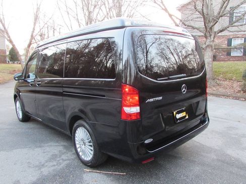 Used 2018 Mercedes-Benz Metris Passenger image 3