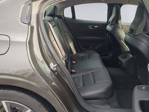 Used 2022 Volvo S60 B5 Momentum image 18