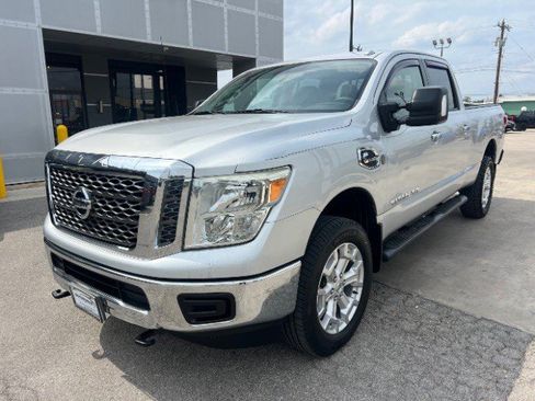Used 2017 Nissan Titan SV image 1