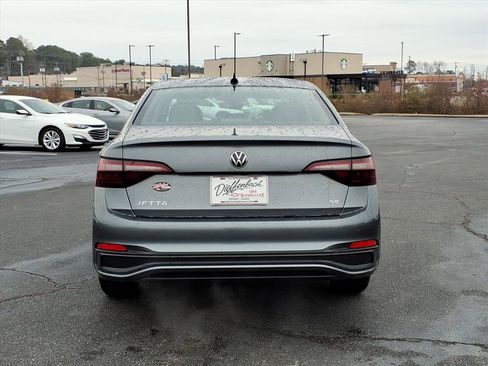 Used 2024 Volkswagen Jetta SE image 16