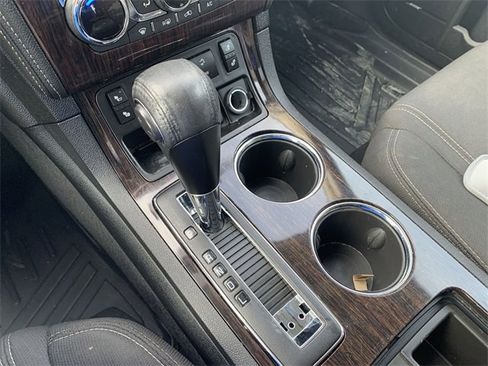 Used 2017 Chevrolet Traverse LT image 15