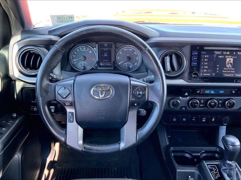 Used 2017 Toyota Tacoma TRD Sport w/ Premium & Technology Package image 6