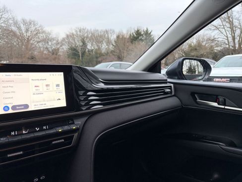 Used 2025 Toyota Camry LE image 34