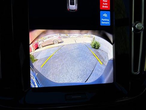 Certified 2025 Volvo XC40 B5 Core image 22