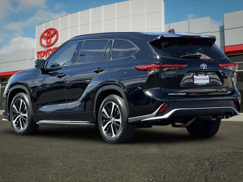 Used 2022 Toyota Highlander XSE FWD image 5