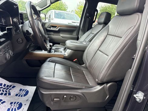 Used 2022 Chevrolet Silverado 1500 High Country w/ High Country Premium Package AWD/4WD image 12