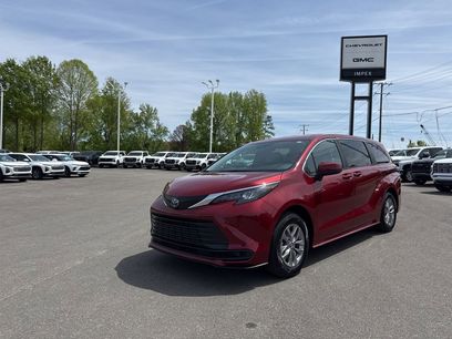 Used 2025 Toyota Sienna LE
