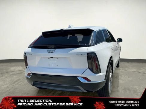 Used 2025 Cadillac Optiq Luxury 2 w/ LPO, Floor Liner Package AWD/4WD image 9