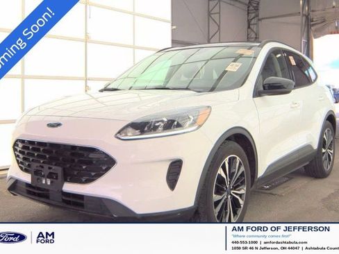 Used 2022 Ford Escape SE w/ SE Sport Appearance Package image 2
