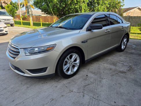 Used 2018 Ford Taurus SE FWD image 3