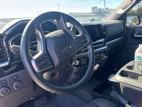 Used 2025 Chevrolet Silverado 1500 LT Trail Boss w/ LPO, Dark Essentials Package AWD/4WD image 10