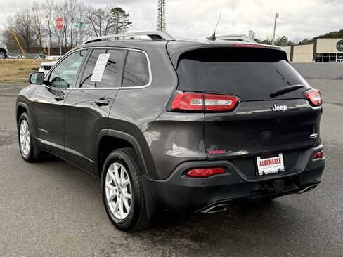 Used 2017 Jeep Cherokee Latitude w/ Safety/Convenience Group image 6