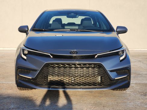 Used 2025 Toyota Corolla SE FWD image 3