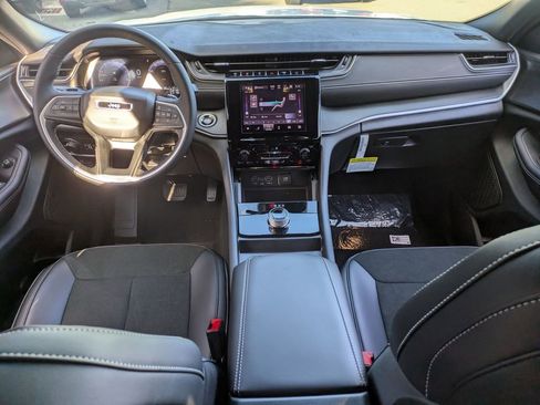 New 2025 Jeep Grand Cherokee Altitude image 27