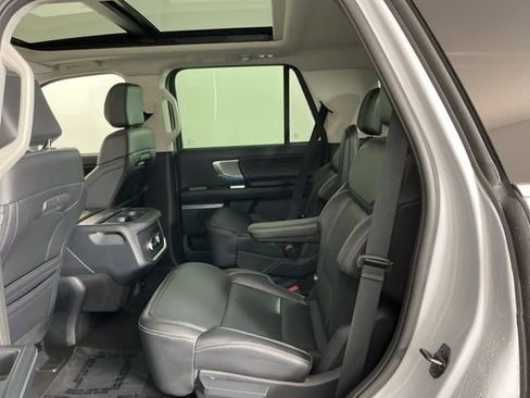 Used 2025 Ford Expedition Platinum AWD/4WD image 30