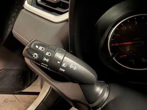 Used 2021 Toyota RAV4 XLE image 31