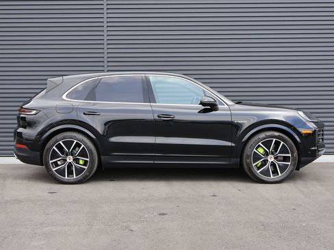 Certified 2025 Porsche Cayenne E-Hybrid AWD/4WD image 9