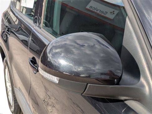 Used 2016 Volkswagen Tiguan S image 12