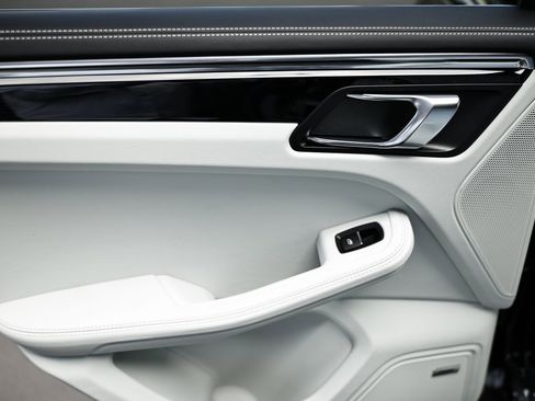 New 2026 Porsche Macan image 28