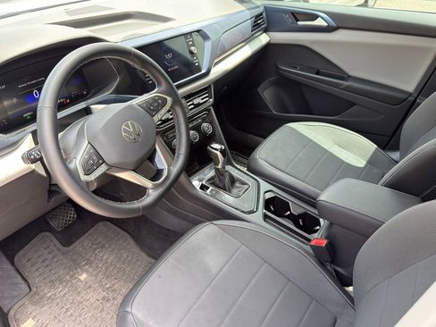 Used 2023 Volkswagen Taos SE w/ Panoramic Sunroof Package FWD image 10