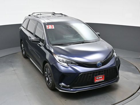 Used 2025 Toyota Sienna XSE w/ XSE Plus Package AWD/4WD image 36
