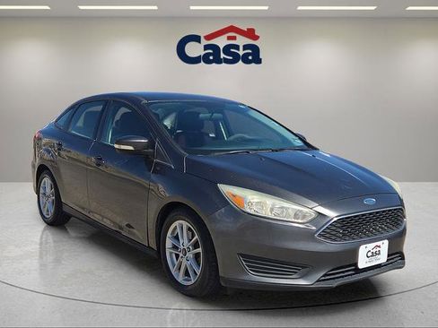 Used 2017 Ford Focus SE FWD image 1