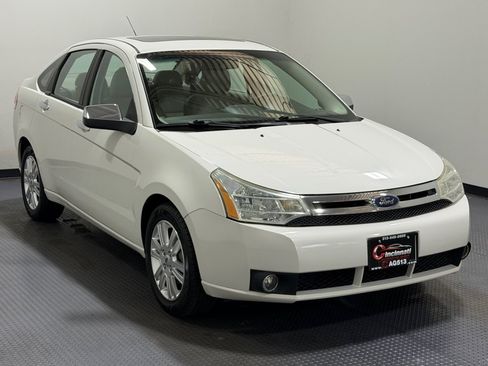 Used 2010 Ford Focus SEL FWD image 4