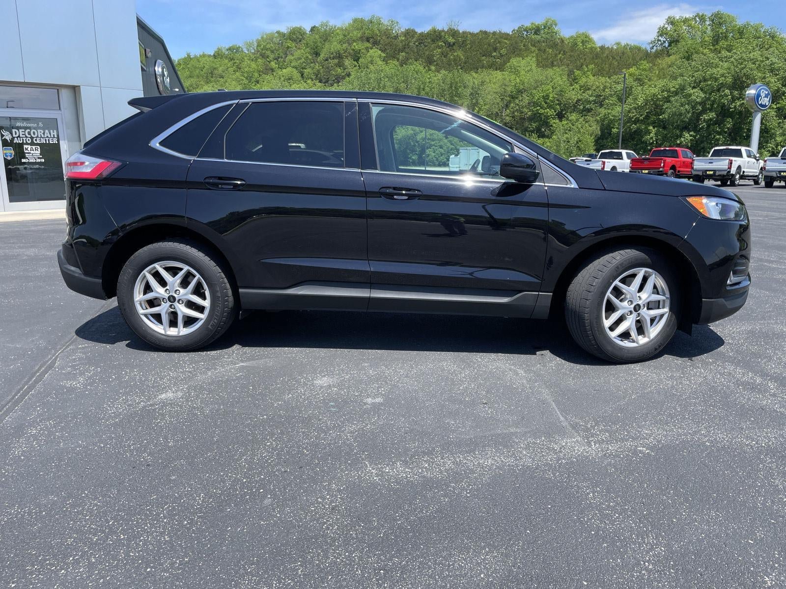 Certified 2024 Ford Edge SEL w/ Convenience Package AWD/4WD image 2