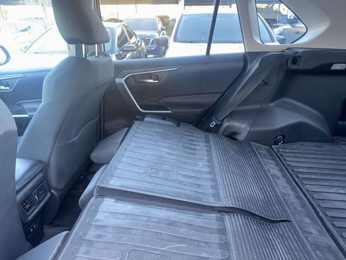 Used 2020 Toyota RAV4 XLE image 19