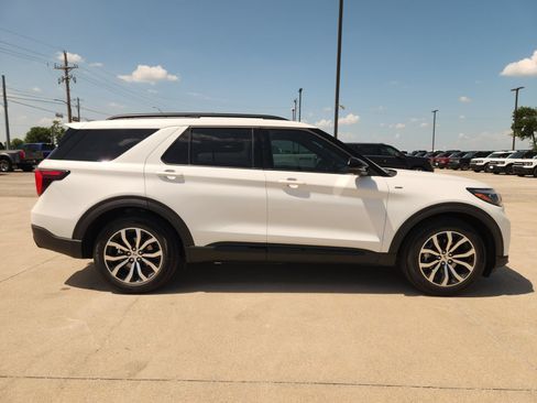 New 2026 Ford Explorer ST-Line RWD image 6