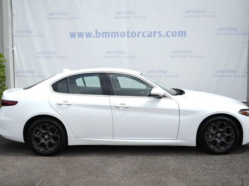 Used 2017 Alfa Romeo Giulia AWD image 7
