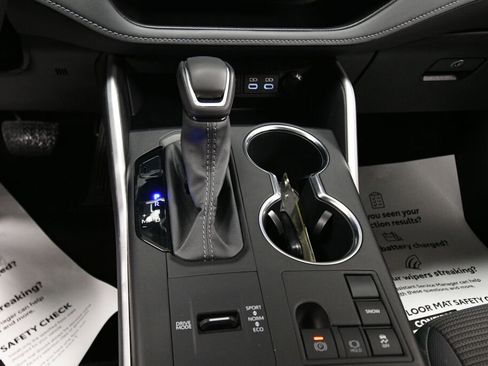 Certified 2025 Toyota Highlander LE image 16