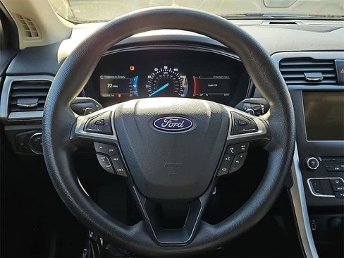 Used 2018 Ford Fusion SE w/ Fusion SE Technology Package image 16