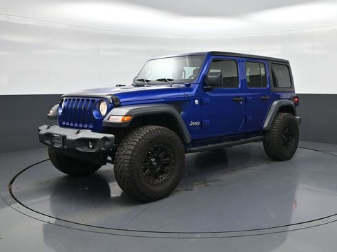 Used 2018 Jeep Wrangler Unlimited Sport AWD/4WD image 3