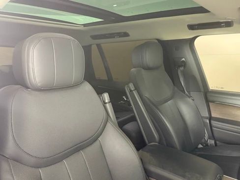 Used 2024 Land Rover Range Rover Long Wheelbase SE image 25