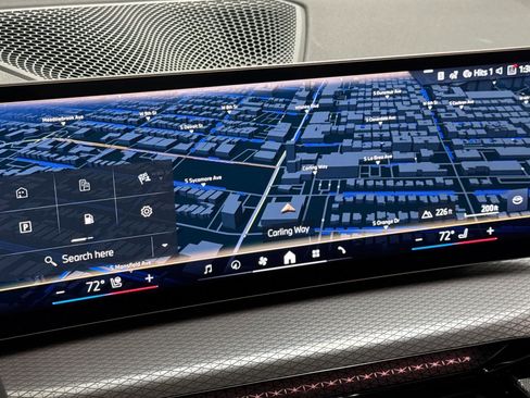 Used 2026 BMW 330i Sedan w/ Premium Package image 22