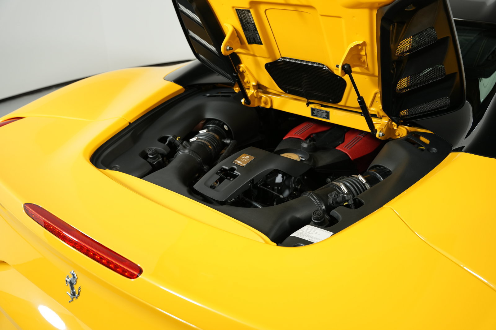 Certified 2018 Ferrari 488 Spider RWD image 13