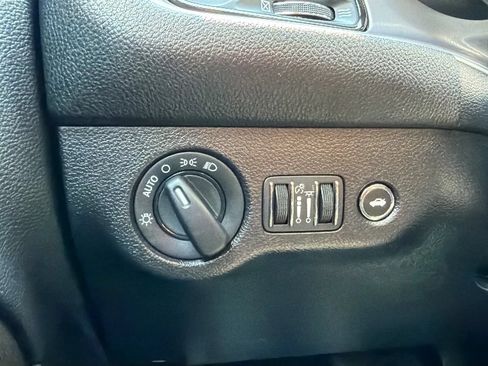 Used 2022 Dodge Challenger SXT RWD image 14