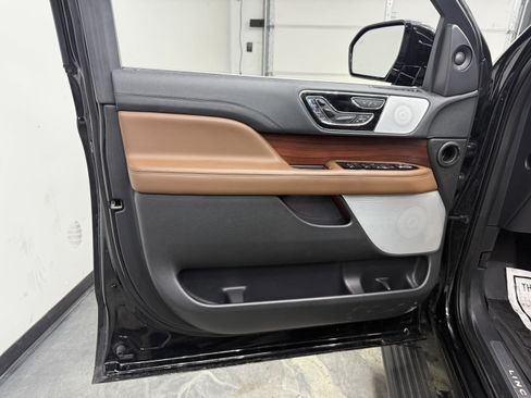 Used 2023 Lincoln Navigator L Reserve w/ Equipment Group 201A image 12