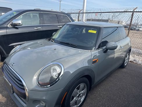 Used 2019 MINI Cooper 2-Door Hardtop image 3